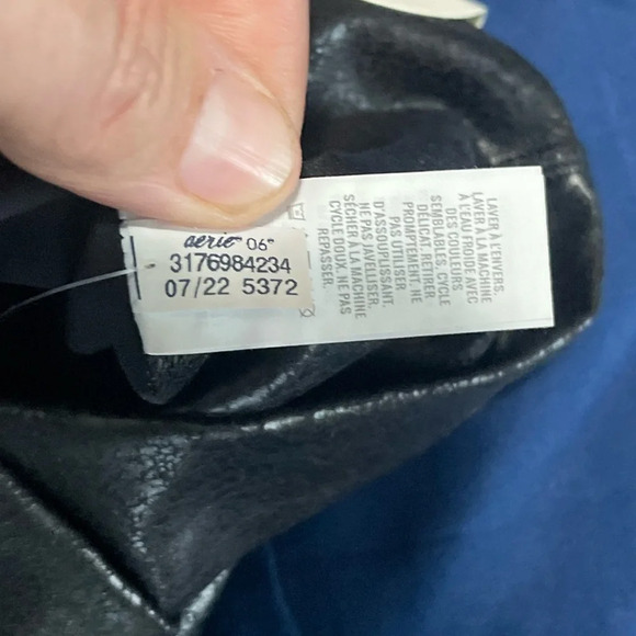 NWT Offline by Aerie Crossover Hi Waisted Crackle Black Leggings Size Medium - Picture 10 of 14